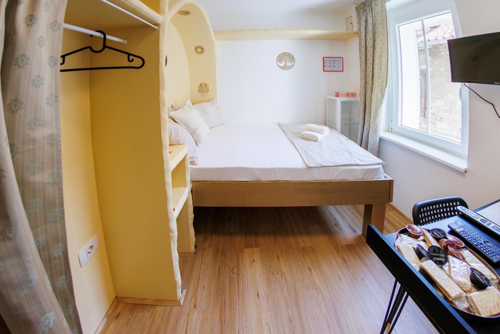 Plutus Apartments And Rooms With Free Parking Koper Exterior photo